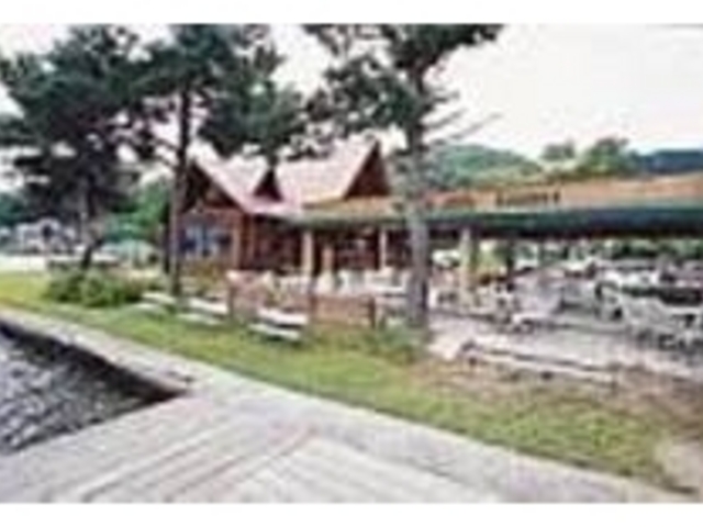野尻湖の湖畔沿いに建つログハウスが目印_ランバージャック