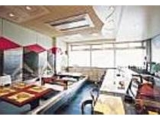 店内は座敷とカウンター席が設けられている_すし処 絲魚