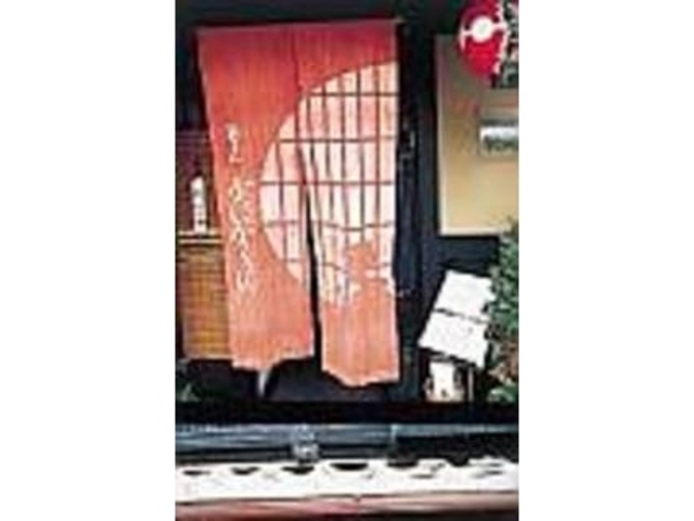 暖簾をくぐった向こうには花街のもてなしが_お茶屋ダイニング 祗をんかにかくに