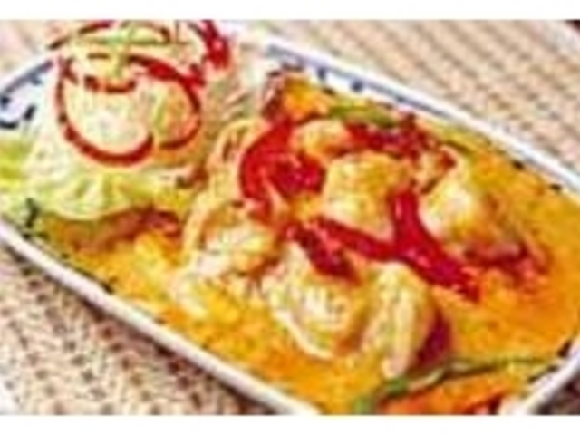 ランチカレーはサラダ・スープ・デザート付_タイ料理店 バンコク