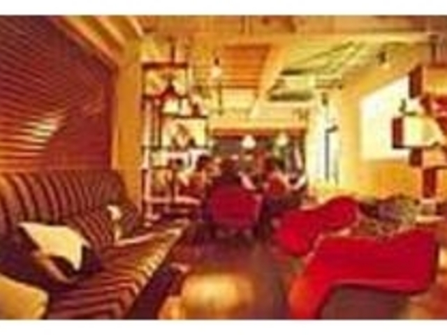 店内はミッドセンチュリーの名品揃い_omni-cafe