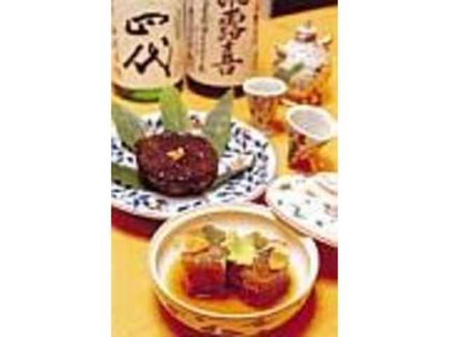 『鰻と冬瓜のはさみ煮』(手前・季節による)_DINNER CLUB 雪月花