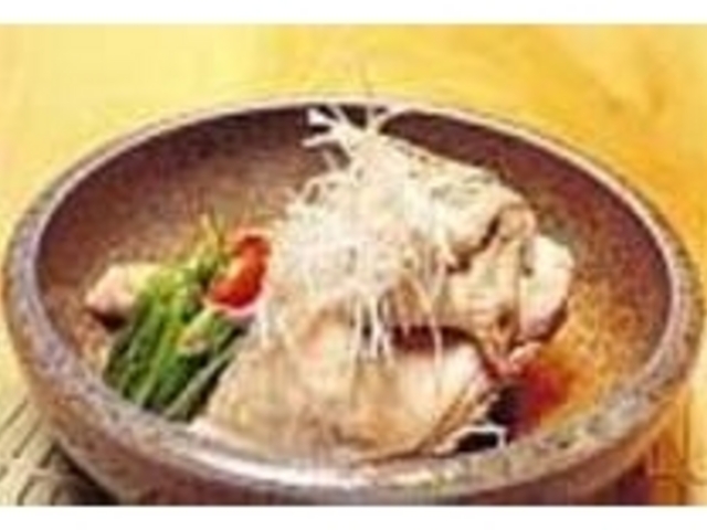鰹と昆布だしで煮込んだ『地鶏ひな肉』_円山町 巌