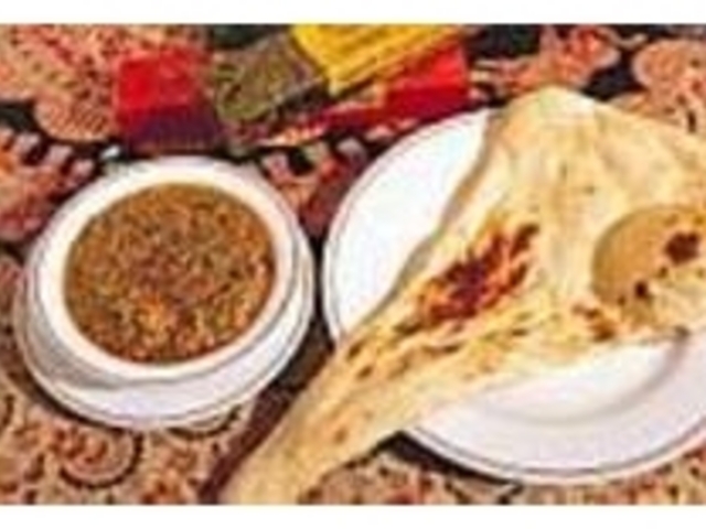 カレーはやっぱり『ナン』と一緒に食べたい_SURAJ