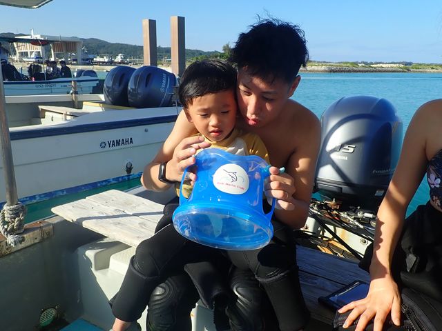 3歳〜のお子様でも安心!マスクを装着せずに覗くだけ、らくらくハコメガネです!_ピンクマーリンクラブ