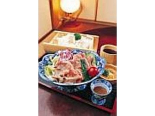 稲庭うどんとゴマだれでいただく冷しゃぶ_近江牛せんなり亭伽羅