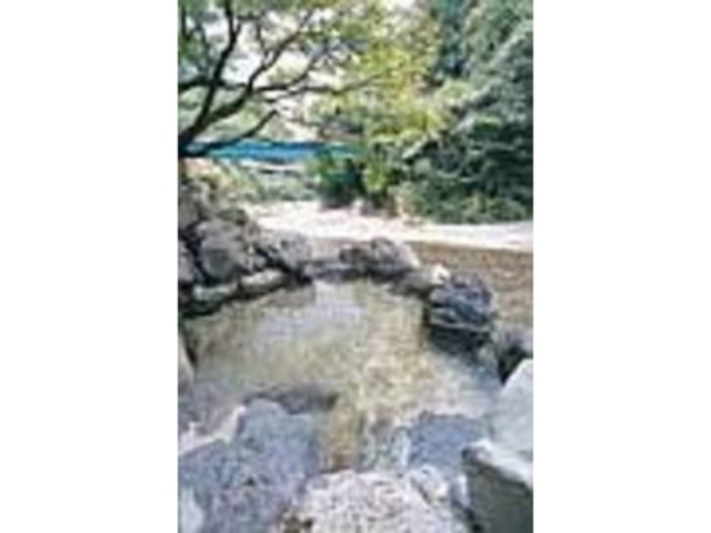 渓流に面した自然を感じる露天風呂(混浴)_下御殿