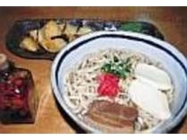 小麦胚芽入りの沖縄そばと八重山カマボコ_茶房喫酒店 うちなーたいむ