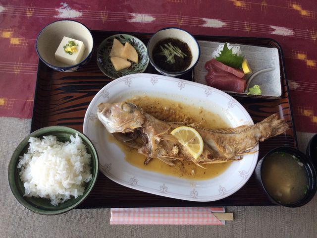 仲泊海産物料理店