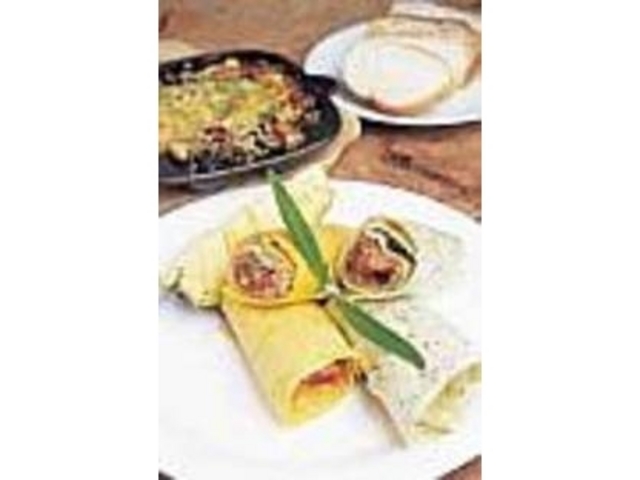 パセリやカレー粉を練り込んだ『タコス』_カフェレストラン PAPAS