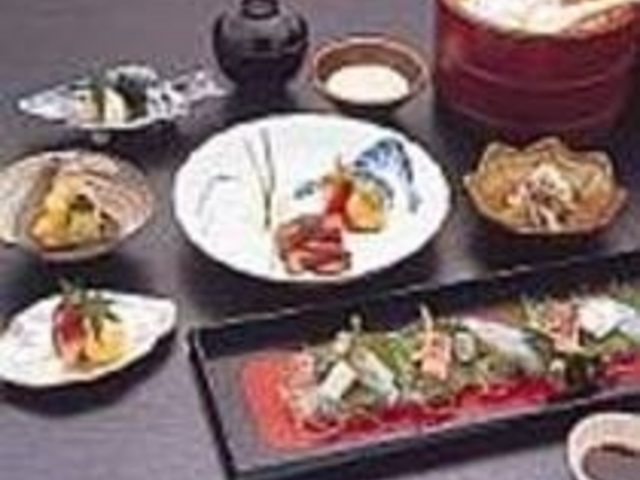 地魚や有機野菜を使い上品に調理&盛り付け_小田原宿お食事処 千世倭樓