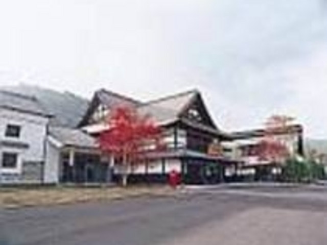 母屋と離れ、内部が総漆塗りの土蔵からなる_小田原宿お食事処 千世倭樓