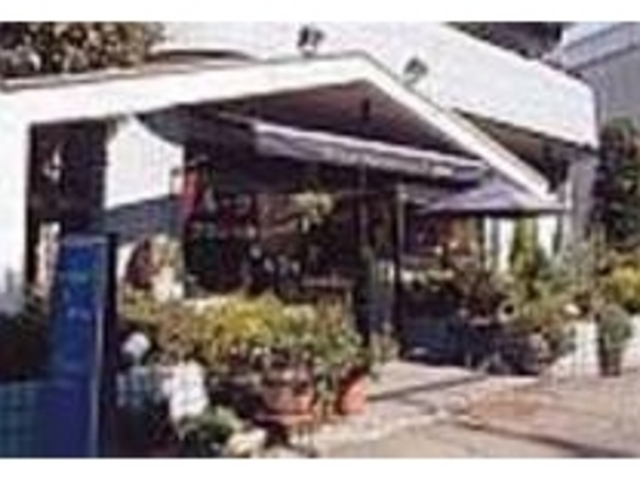 遠方から訪れる客も多い人気のお店だ_フランス菓子 Le Grand