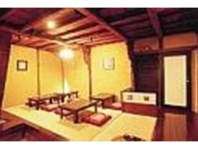 納屋を改築、テーブルは4つだけのお店_こんにゃく料理 紅うさぎ