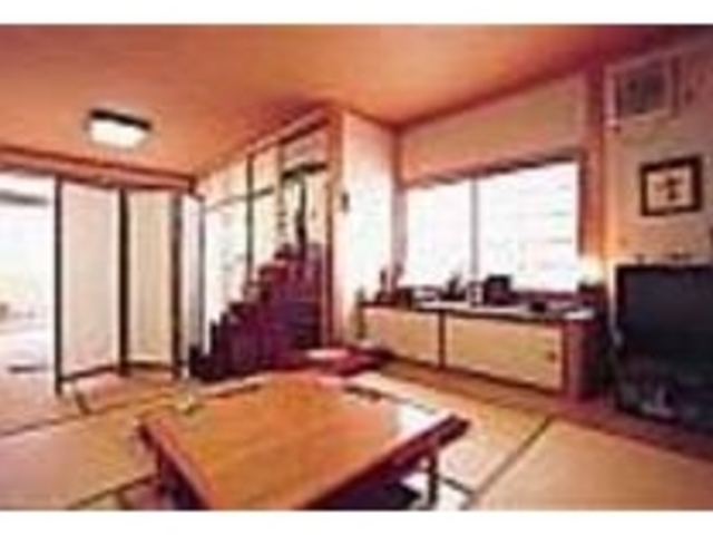 畳の上でゆっくりとくつろげる店内_味工房 フィオーレ