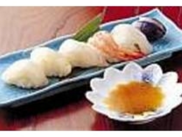温かいご飯の『地魚の磯にぎり』525円_磯料理 八千草