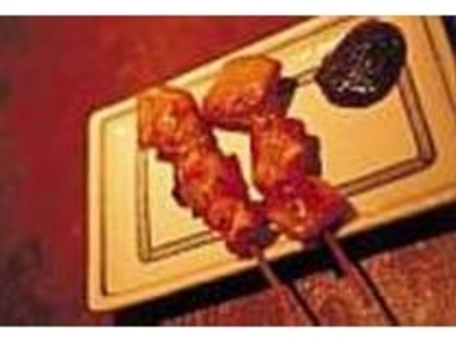 トントロはニンニクみそにつけてどうぞ_焼助