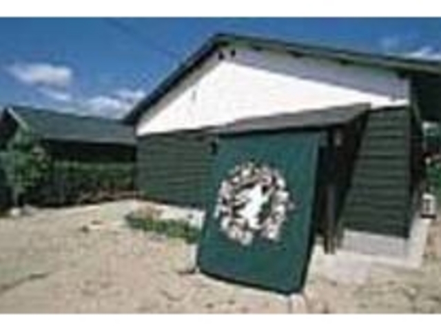 高山農園内にあるお店はとてもシック_山苞うさぎ屋