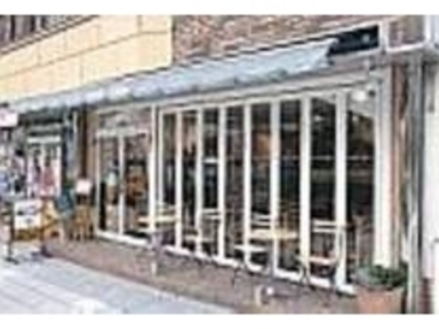 天気のよい日にはオープンテラスになる_COO’S CAFE