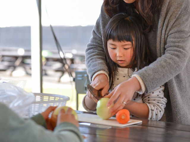 自分たちで調理するのがBBQの醍醐味だね♪_佐倉きのこ園