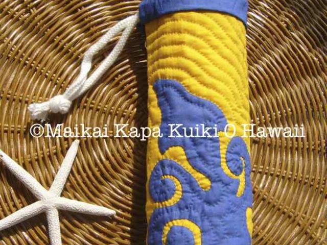 ペットボトルケース イルカ&スクロール_ハワイアンキルト教室 Maikai Kapa Kuiki O Hawaii