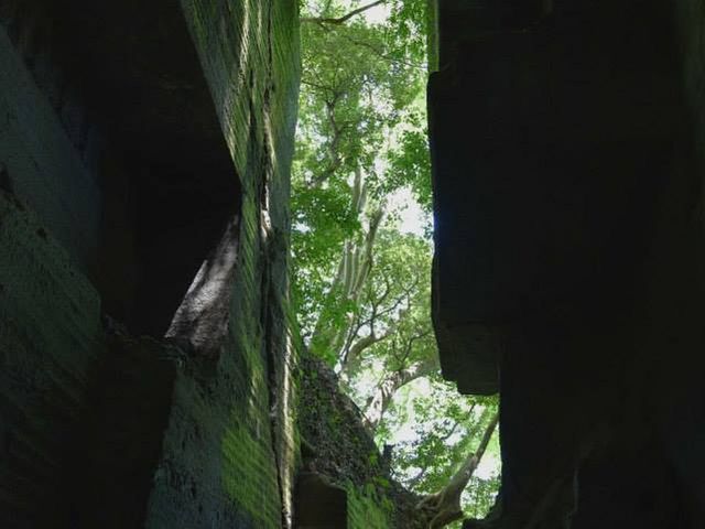 洞窟のような南伊豆の石切場跡_カノー伝説
