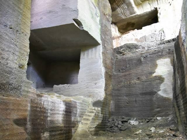 南伊豆の山の中にある巨大な石切り場跡。まるで古代の遺跡のよう_カノー伝説