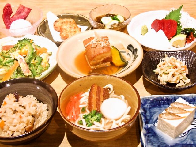 沖縄料理も豊富。_琉球ダイニング地酒横丁
