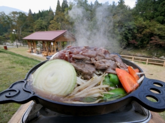 人気の高いジンギスカン 特上ラム肉使用で、臭みもなくヘルシィで低カロリー_バーベキューハウス四季の森