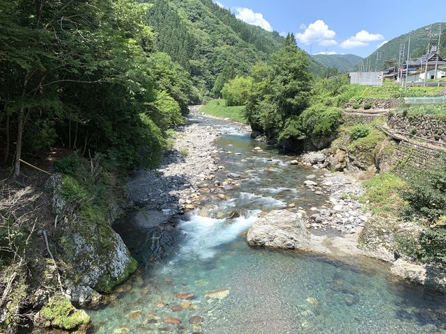 大自然の中にピッコロはあるのでBBQの他、川遊び・虫取りなど楽しみもいっぱい!_バーベキューハウス・ピッコロ