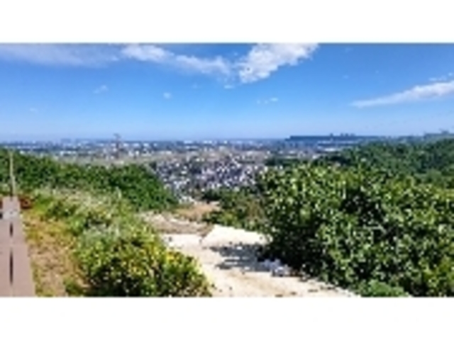 山の上みかん園からの眺望、晴天時は相模湾その沖に房総半島が見えます。_三岳園