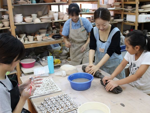 お子様も楽しめる陶芸教室♪_アバーン陶芸教室