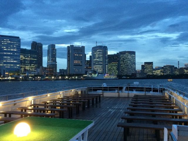 ムーディーなデッキで存分に絶景をお楽しみ頂けます。_フロンティアルーツ