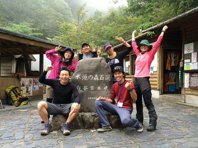 ツアー終了後の集合写真!みなさん満足げです。_屋久島アウトドアガイド 島結