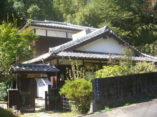 有田焼の書道具(硯、水滴等)他美術品、食器類も多数製造販売しており、山あいの静かな所です散策にもどうぞ。_赤絵白磁硯処 雪月花