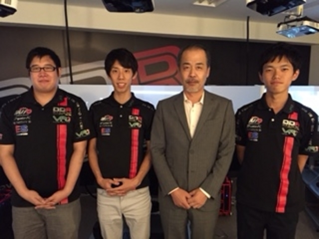 いつでも丁寧な対応でお出迎えします。DDRスタッフ_リアルレーシングシミュレーターショップD.D.R池袋店