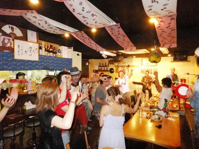 沖縄・国際通りに来たら、やっぱり民謡!_島唄ライブ居酒屋 鳩間島