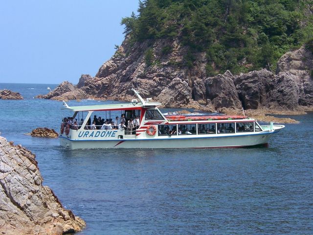 浦富海岸島めぐり遊覧船