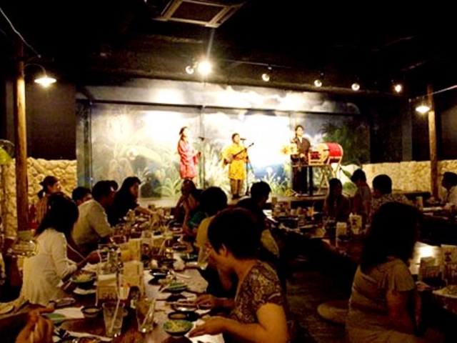 ライブは1日3ステージ!19:00/20:00/21:00_とぅばらーま国際通り店