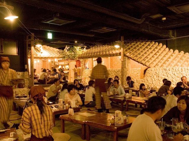 ライブは2階で楽しむことが出来ます。_とぅばらーま国際通り店