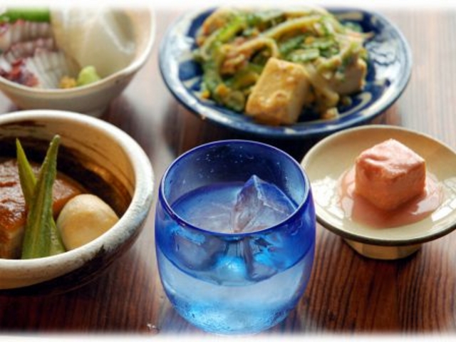 種類豊富な沖縄料理やあぐー豚のしゃぶしゃぶを堪能できます。_沖縄地料理あんがま