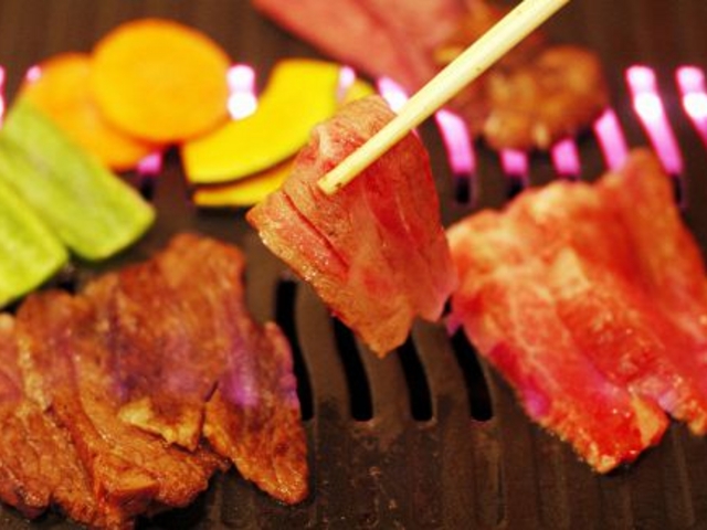 石垣牛・あぐー豚など県産焼肉と地元の恵みたっぷりの沖縄料理両方楽しめるのは、国際通りでココだけ_焼肉と沖縄家庭料理うるま