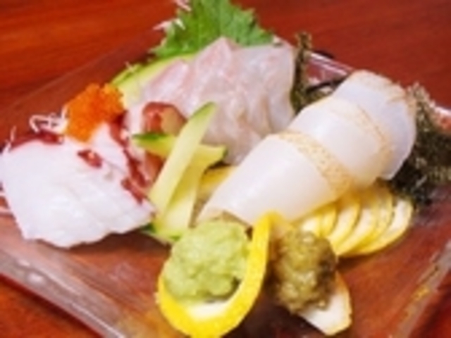沖縄でとれた魚のお刺身もおすすめ_焼肉と沖縄家庭料理うるま