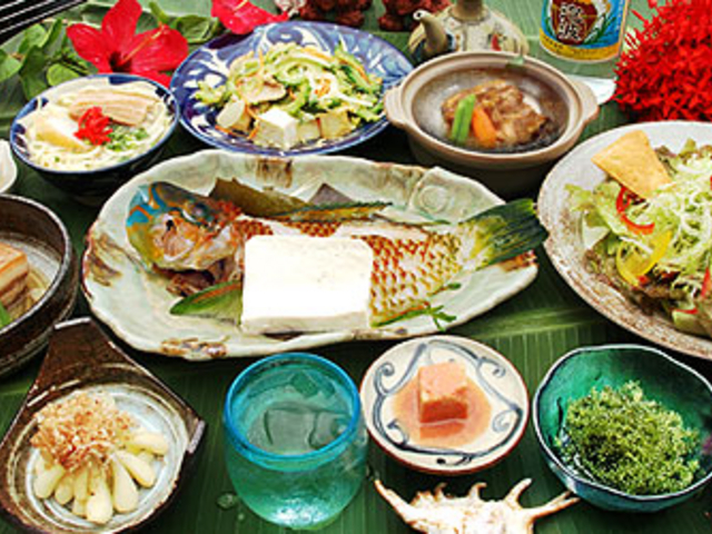 沖縄の家庭料理や宮廷料理、さらに地元の食材を活かした創作料理まで…沖縄料理を存分に楽しんで頂けます!!_波照間国際通り店