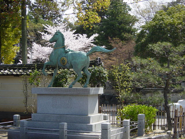 県内最古の道標(立木神社境内)