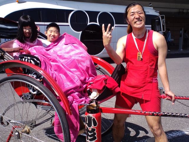 屈強な男は、我が子を乗せて毎年ディズニーへ!_浅草人力車 小杉屋