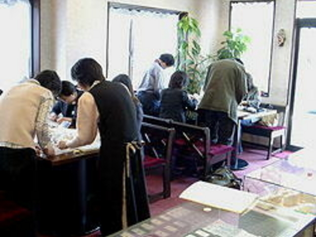 明るい店内でゆったりと・・・。_軽井沢 宝石工房 アントワープ