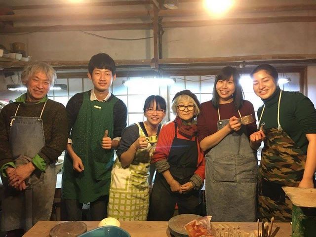 学生さん達も今日は土で遊んで楽しい休日です。_工房 風和里