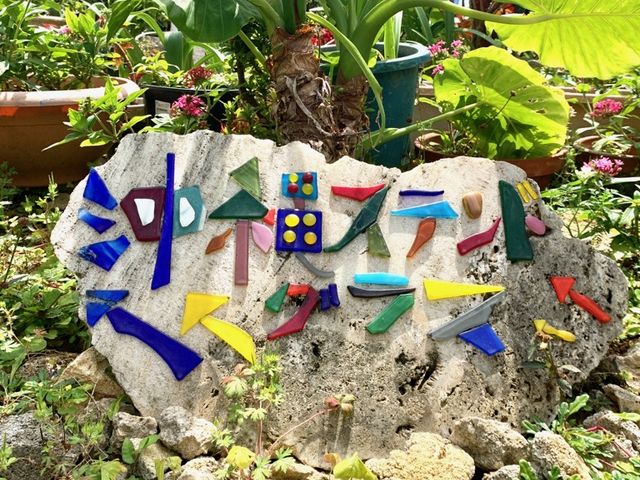 工房前デコロック_沖縄ステンドグラス