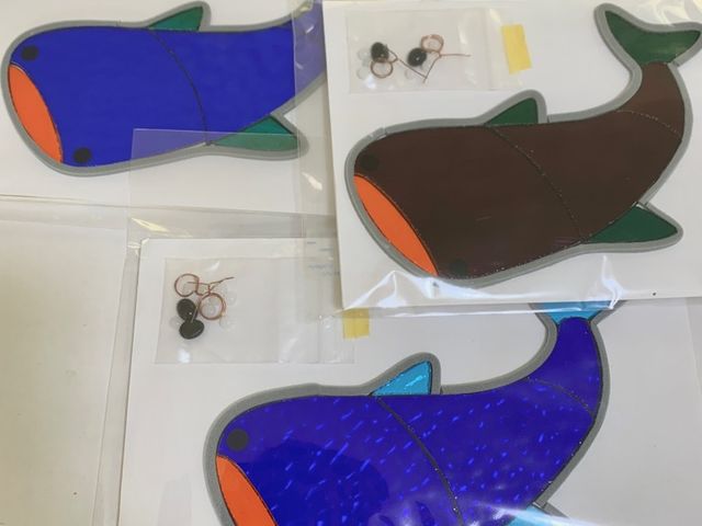 来所いただいてから作る作品を選びます(その時によりガラスの色の組み合わせはかわります)_沖縄ステンドグラス